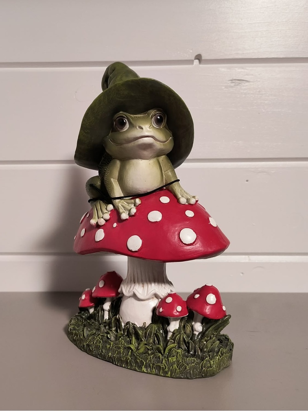 Hallow’s Eve frog wearing witch hat on mushrooms decor